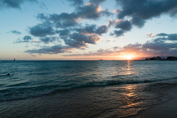 Fototapeta premium ワイキキビーチサンセット(Waikiki Beach Sunset)