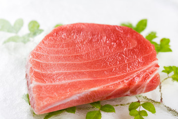 マグロの中トロ切り身