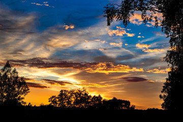 Obraz na płótnie Canvas Bright beautiful sunset with clouds in summer 