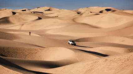 offroad car driving thourgh the desert © Agata Kadar