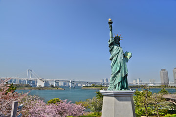 Fototapeta premium Liberty Statue lost in Japan