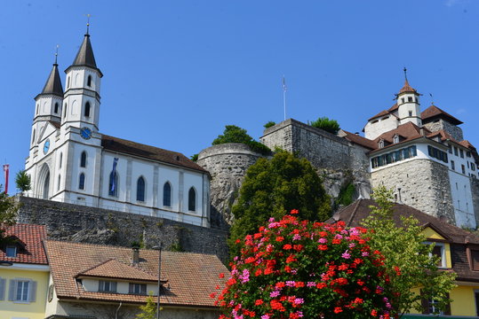 Stadtkirche und Festung Aarburg im Kanton Aargau 