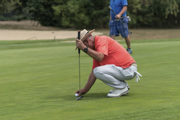 Obraz premium Abschlag, Golf, einlochen