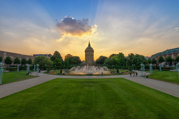 Mannheimer Wasserturm zum Sonnenuntergang