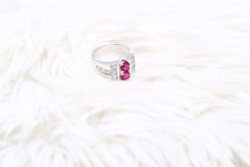 Obraz na płótnie Canvas Pink gem stone on diamond ring