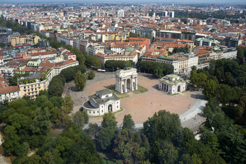 Fototapeta na wymiar Milano Arco della Pace vista dall'alto