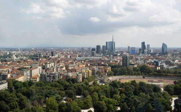 Milano skyline in agosto