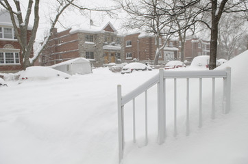 Fototapeta premium Journée enneigée dans un quartier résidentiel de Montréal