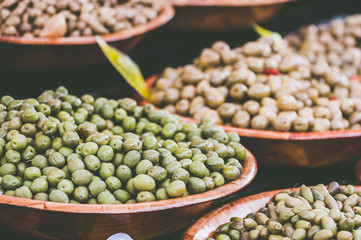 Etal de marché, olives vertes