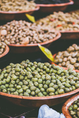 Etalage de marché, olives vertes