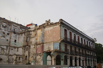 Fototapeta na wymiar Haus in Havanna - Kuba - Kolonialstadt