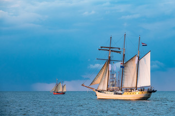 Obraz na płótnie Canvas Segelschiffe auf der Hanse Sail in Rostock