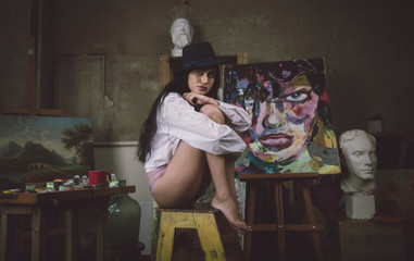 Obraz premium Woman painting