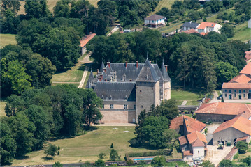 vue aérienne du château de Fléville en Meurthe-et-Moselle en France