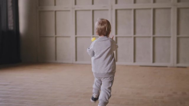 children run around the house with soap bubbles