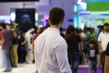 Fototapeta premium Man looking in the crowd