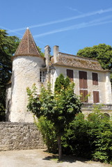 Fototapeta na wymiar Ville d'Eymet, maison à tourelle typique de la ville, département de la Dordogne, France