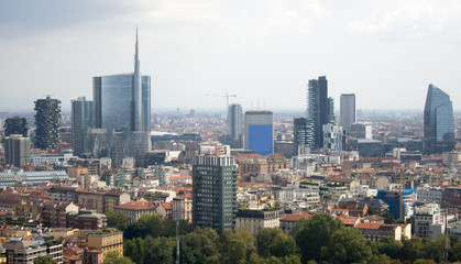 Fototapeta na wymiar Milano skyline in agosto