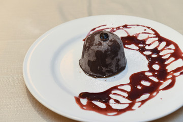 gelato semifreddo al cioccolato servito al ristorante