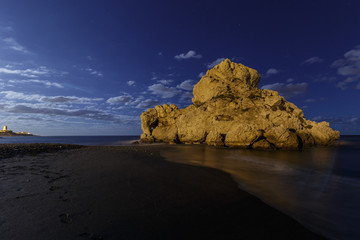 Playa por la noche, larga exposición