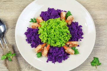 Grilled shrimp with mashed sweet potato and green lettuce