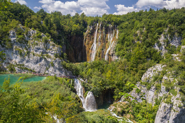 Fototapeta na wymiar Beautiful waterfall in Plitvice Lakes National Park. Croatia