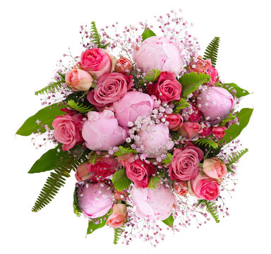freigestellter Strau&szlig; von Rosen und Pfingstrosen