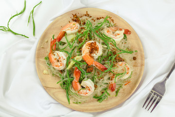 Stir-fried vermicelli with shrimp and climbing wattle vegetable