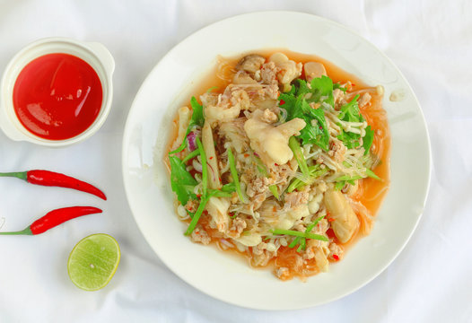 Spicy chicken feet salad with Golden Needle Mushroom and celery
