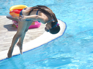 Girl teenager dives into the pool head down