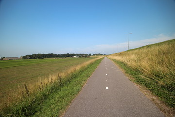 Fototapeta na wymiar Fields, roads,bicycle lanes and canals along the dyke of the Hollandsche IJssel in Moordrecht, the Netherlands/