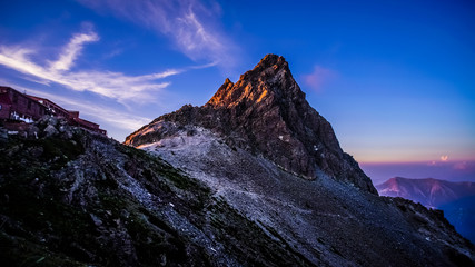 Fototapeta premium 槍ヶ岳、夕日、登山、北アルプス、絶景、日本