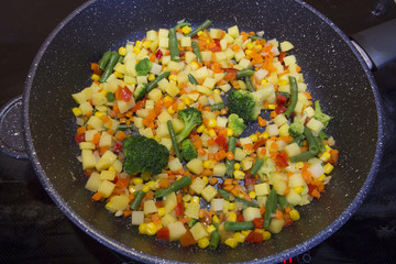 Set nutritious vegetables cooked in a pot on steam, to save all the useful properties and vitamins for maximum positive effect on nutrient digestibility and effects. Recommended for all ages.