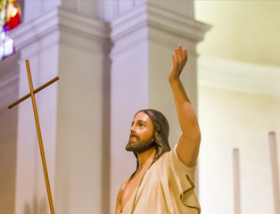 statue of jesus christ the savior who comes to save all men