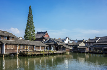 Obraz premium Old Chinese Architecture by Water in Wuzhen, China