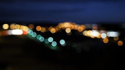 Unscharfer Hintergund Kreise von Auto Lichtern verwaschen bei Nacht