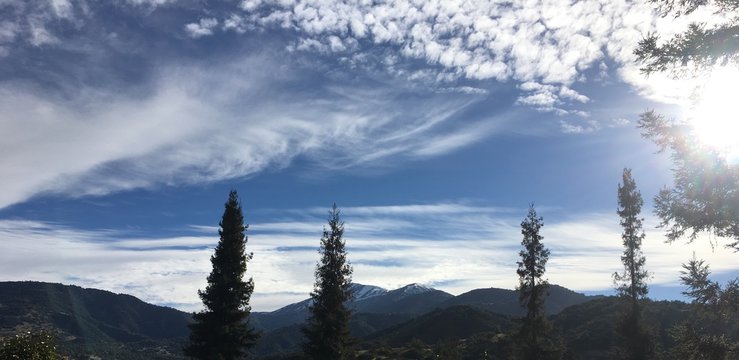Monta&ntilde;as y cielo