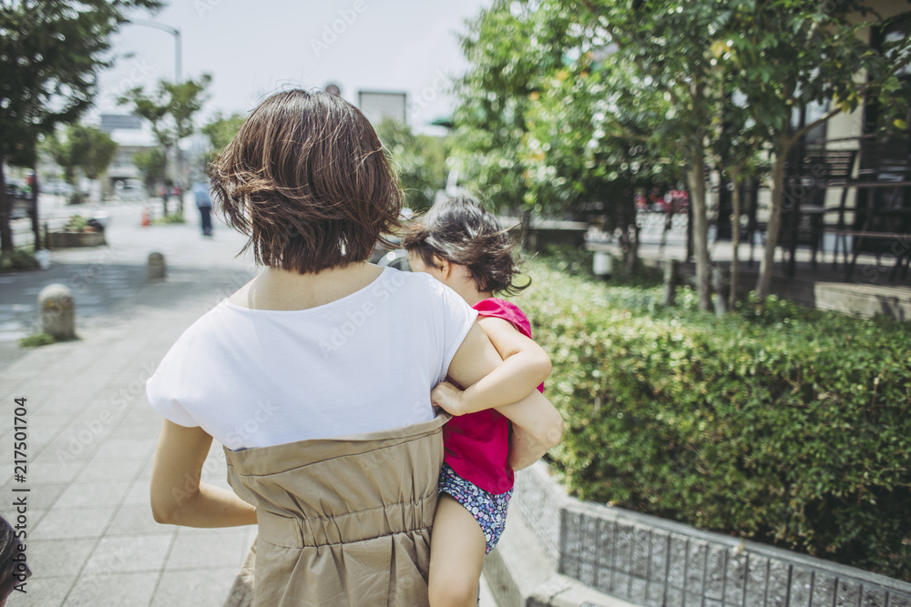 Sticker 子どもを抱える母親