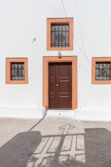 Rue d'Emporio sur l'île de Santorin dans les Cyclades Grecque
