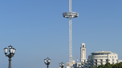 Nuova torre girevole sul lungomare di Bari. Sud Italia