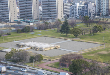 Fototapeta na wymiar 難波宮遺跡で復元された大極殿と八角殿（大阪市中央区）