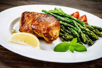 Grilled chicken breast and vegetables