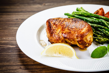 Grilled chicken breast and vegetables