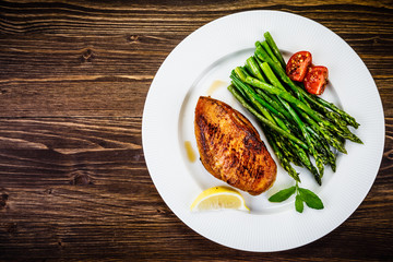 Grilled chicken breast and vegetables