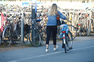 velo cycliste ecologie parking mobilité