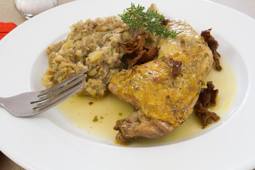 cuisse de pintade aux girolles et purée