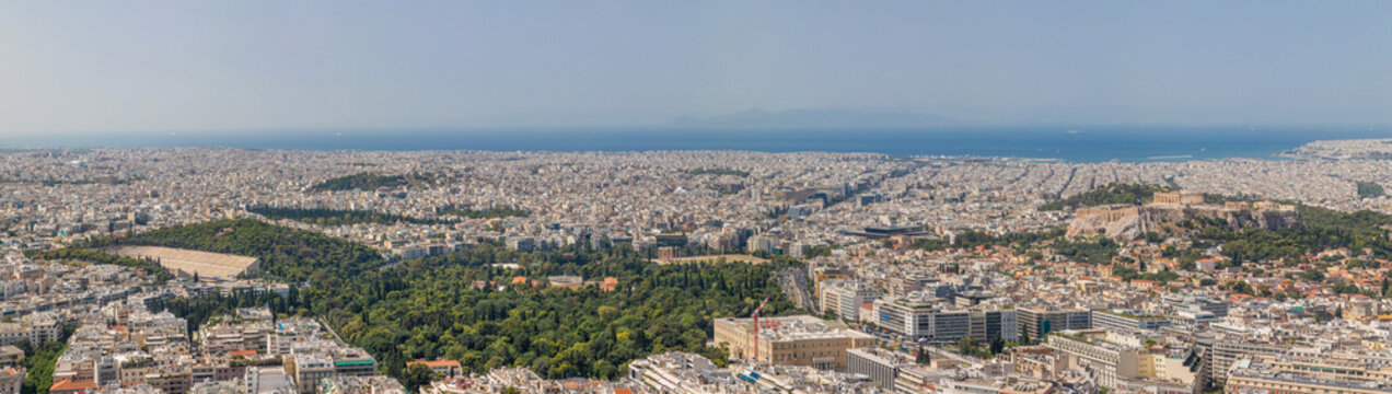 Vue sur Athènes, l'Acropole et le Péloponnèse depuis le Mont Lycabette