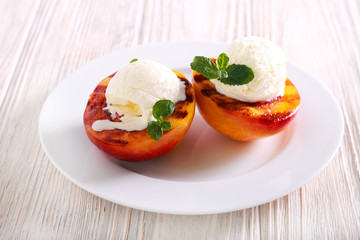 Grilled peaches with ice cream