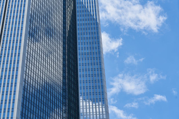 Fototapeta na wymiar Modernes Hochhaus von Bank oder Büro in Frankfurt