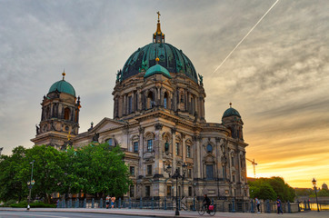 Fototapeta na wymiar Stunning view of the Berlin Cathedral at sunset